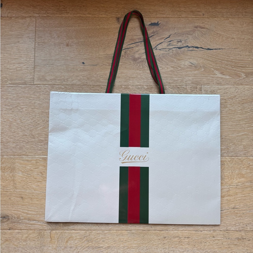 Gucci White large Paper shopping bag price firm!